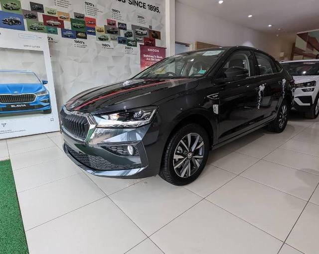 https://images10.gaadi.com/usedcar_image/4139827/original/processed_9c2159c8-036e-4d13-8d94-7bdd3f8a9e8c.jpg?imwidth=6402