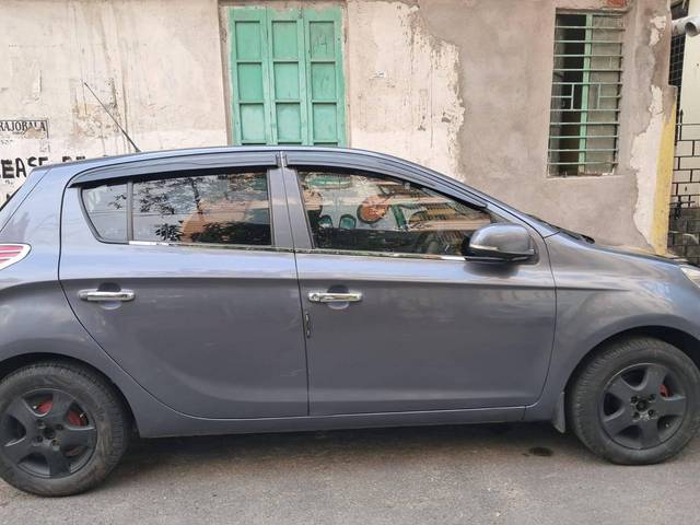 https://images10.gaadi.com/usedcar_image/4139953/original/processed_9d8aae838c8894338a0ef8bafdb49588.jpg?imwidth=6400