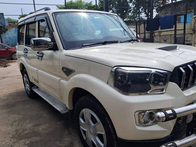 https://images10.gaadi.com/usedcar_image/4139983/original/processed_2205464e1b6279f25c35412755bff30c.jpg?imwidth=6400