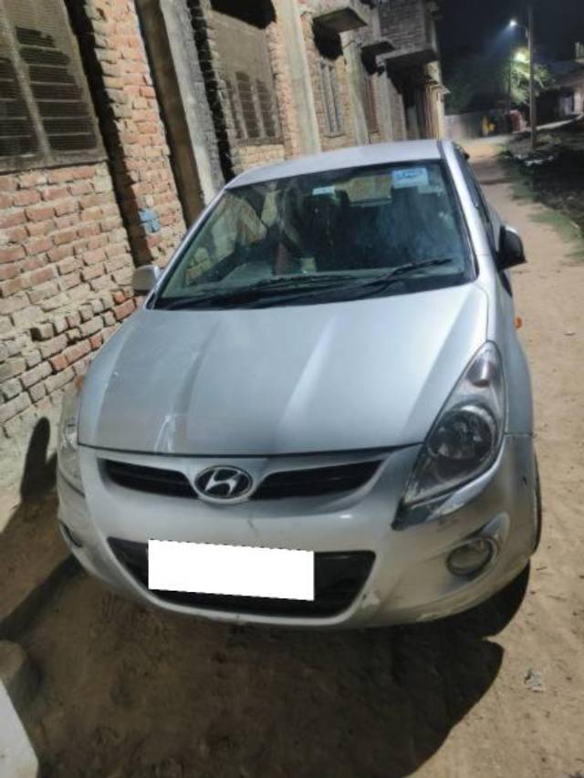 https://images10.gaadi.com/usedcar_image/4139985/original/processed_78be6ab4-b76c-4f5e-b3b1-ab198f0de51f.jpg?imwidth=6400