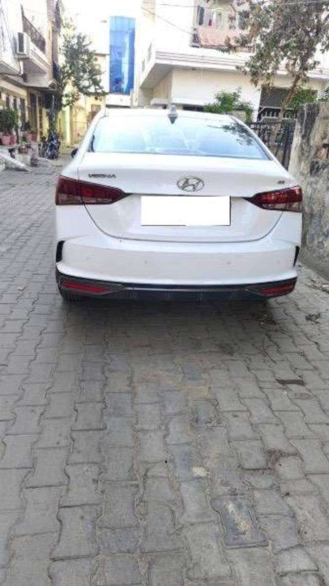 https://images10.gaadi.com/usedcar_image/4139990/original/processed_0592e281-9914-4682-8432-ce6208e5078e.jpg?imwidth=6401