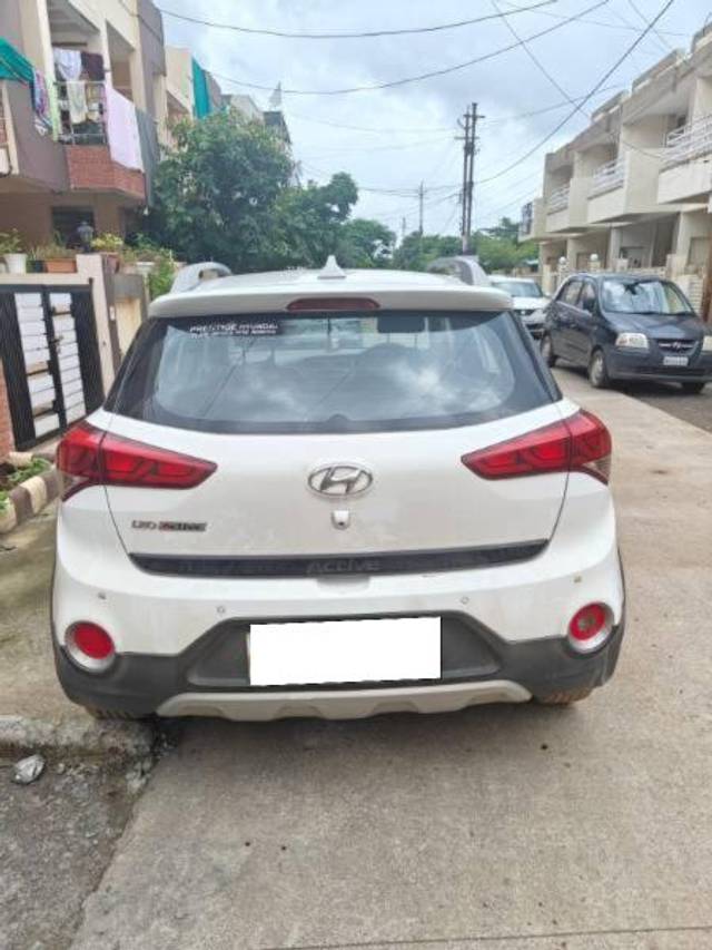 https://images10.gaadi.com/usedcar_image/4140050/original/processed_b4996b43-2a38-4b41-8a2e-6fe96b4d6511.jpg?imwidth=6400