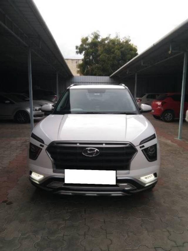 https://images10.gaadi.com/usedcar_image/4140340/original/processed_28fa0bd3-0ea3-48a3-bb3e-8bc69e00cbb3.jpg?imwidth=6402