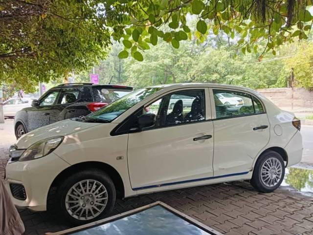 https://images10.gaadi.com/usedcar_image/4140505/original/processed_25174803-408b-4612-81db-61b054c9a994.jpg?imwidth=6401