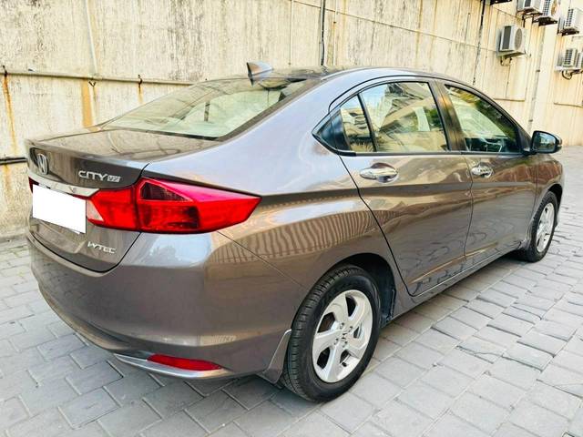 https://images10.gaadi.com/usedcar_image/4140596/original/processed_5f5328652180a3ce9e8b203c4c195443.jpg?imwidth=6402