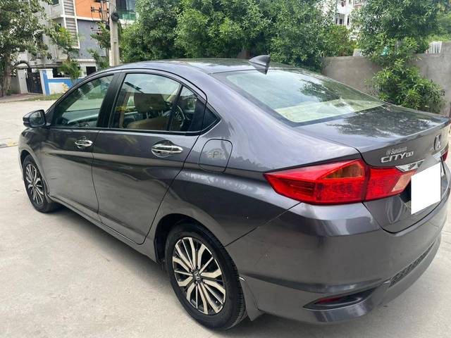 https://images10.gaadi.com/usedcar_image/4140624/original/processed_52bb3911ba5c3832a90c6f572ac64ec3.jpg?imwidth=6402