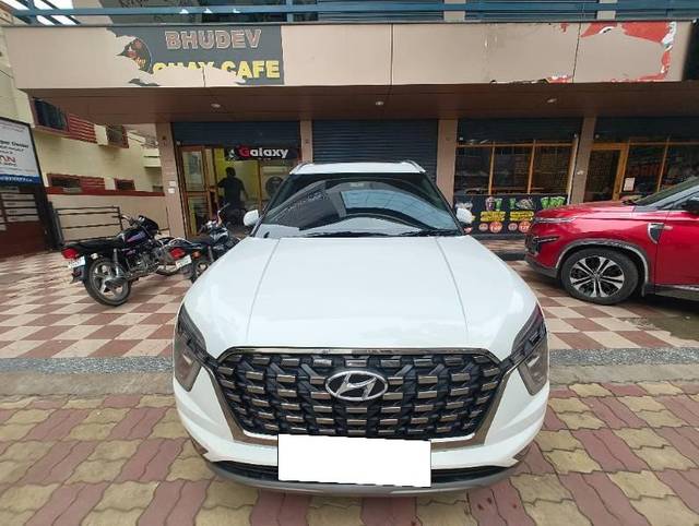 https://images10.gaadi.com/usedcar_image/4140638/original/processed_f766e81a-6957-4060-a51d-02cb37a4a98f.jpg?imwidth=6400