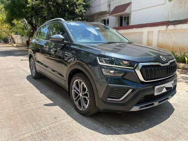 https://images10.gaadi.com/usedcar_image/4140772/original/processed_08a1b6d90fdb6acd2bf9d7874f28efaf.jpg?imwidth=6400