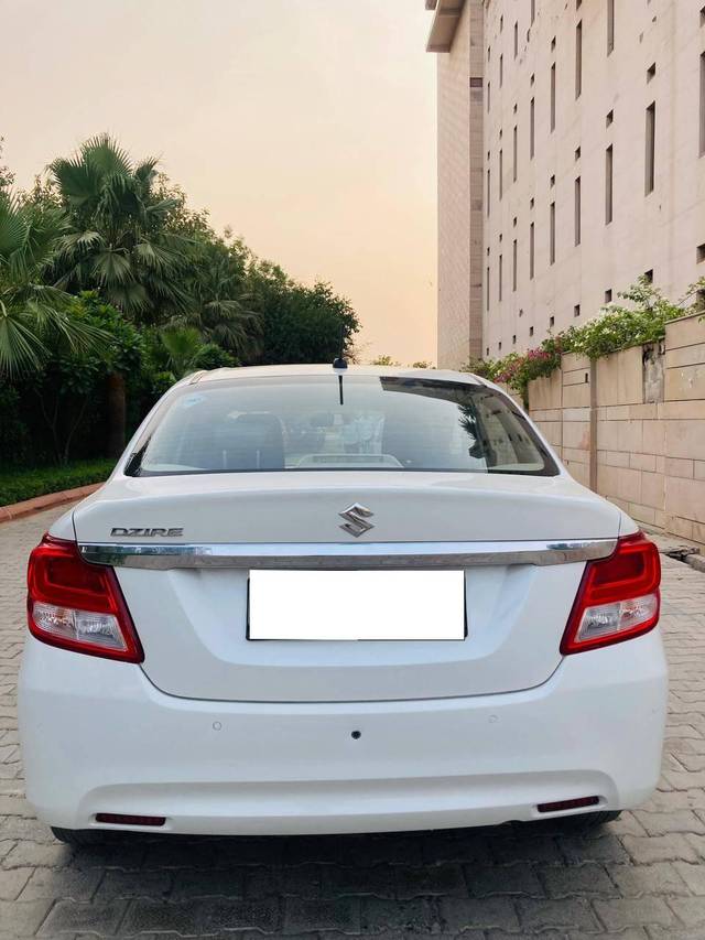 https://images10.gaadi.com/usedcar_image/4140780/original/processed_1e2522eca38d0ddc6bdd661683857e10.jpg?imwidth=6401