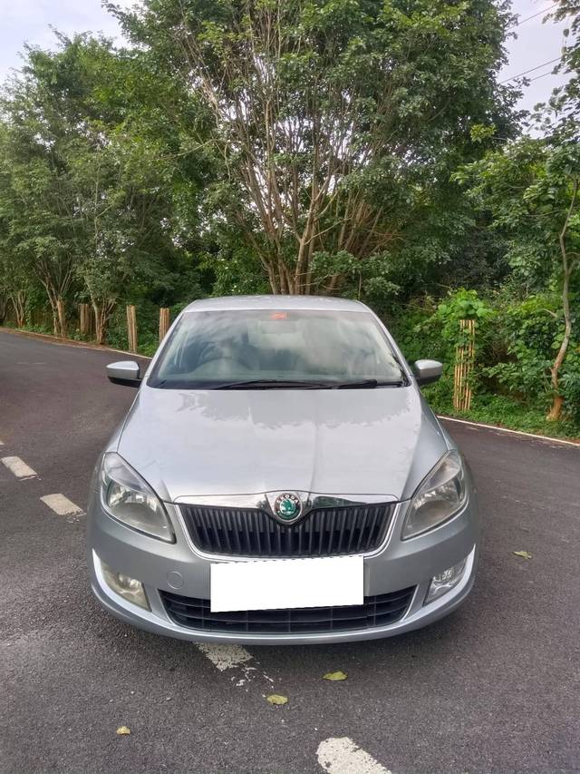 https://images10.gaadi.com/usedcar_image/4140812/original/processed_7c4e3ee356f14ab588d94d57096264d0.jpg?imwidth=6400