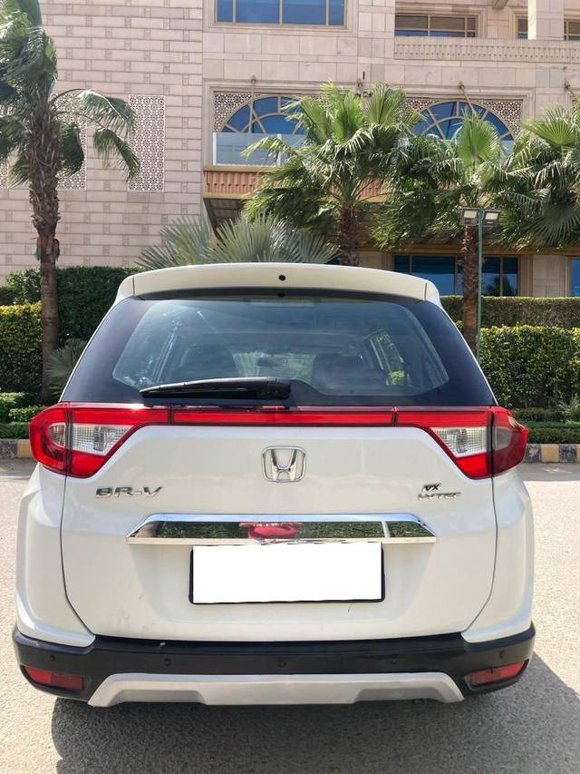 https://images10.gaadi.com/usedcar_image/4140814/original/processed_655e2c8b8a257cc7b99726d0b1426941.jpg?imwidth=6402