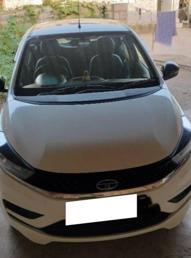 https://images10.gaadi.com/usedcar_image/4140826/original/processed_1192816c-520c-41f3-b0a2-9f9845a0a0e8.jpg?imwidth=6402