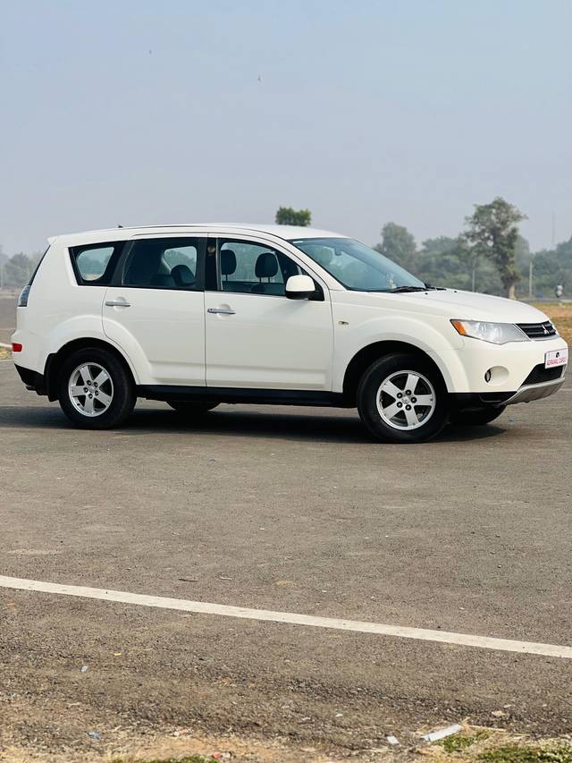 https://images10.gaadi.com/usedcar_image/4141046/original/processed_1b9c7b5d85448657f5838b91599a6062.jpeg?imwidth=6401