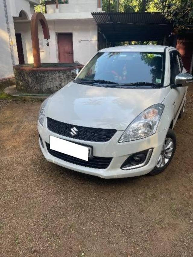 https://images10.gaadi.com/usedcar_image/4141057/original/processed_8a1eef11-a0fd-4a2e-952f-b6cd833b95b7.jpeg?imwidth=6402