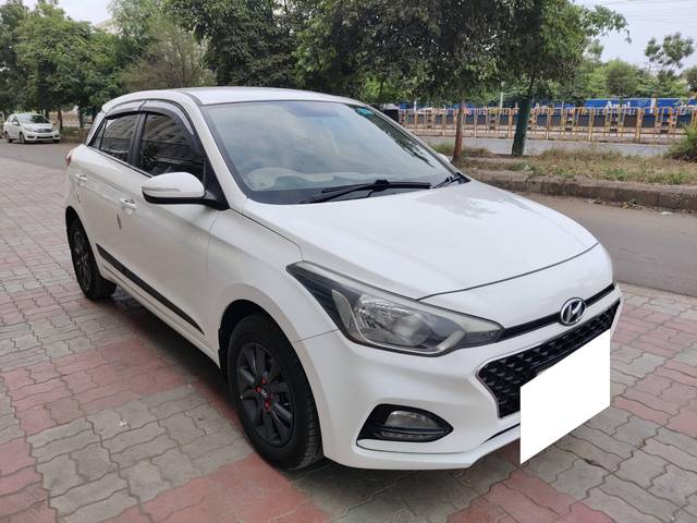 https://images10.gaadi.com/usedcar_image/4141126/original/processed_087dddf6a382ce3dea6db48668da6d3f.jpg?imwidth=6400