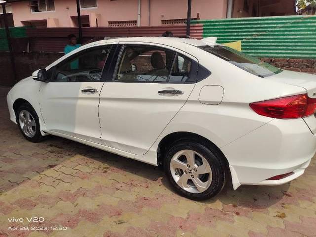 https://images10.gaadi.com/usedcar_image/4141144/original/processed_2b3128a6-66b9-40e2-b7a4-337179236900.jpg?imwidth=6402