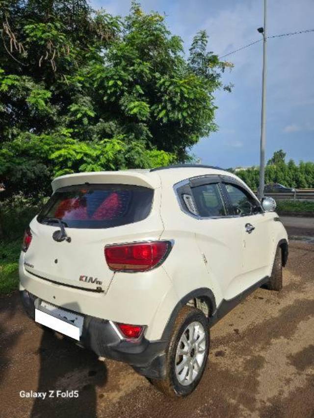 https://images10.gaadi.com/usedcar_image/4141160/original/processed_eab1d17b-3005-4dbc-b2ce-559ea39b6a13.jpg?imwidth=6402