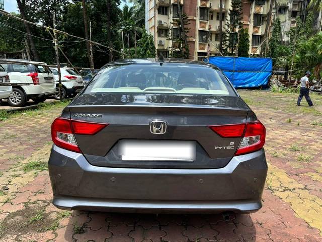 https://images10.gaadi.com/usedcar_image/4141167/original/processed_b16ff848488b0312dfa32376f9fe8482.jpg?imwidth=6402