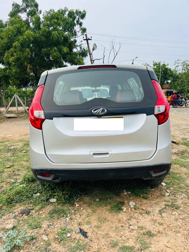 https://images10.gaadi.com/usedcar_image/4141251/original/processed_d2356cca-cc3e-4974-8b7d-9ccf0ecfb8bd.jpeg?imwidth=6401