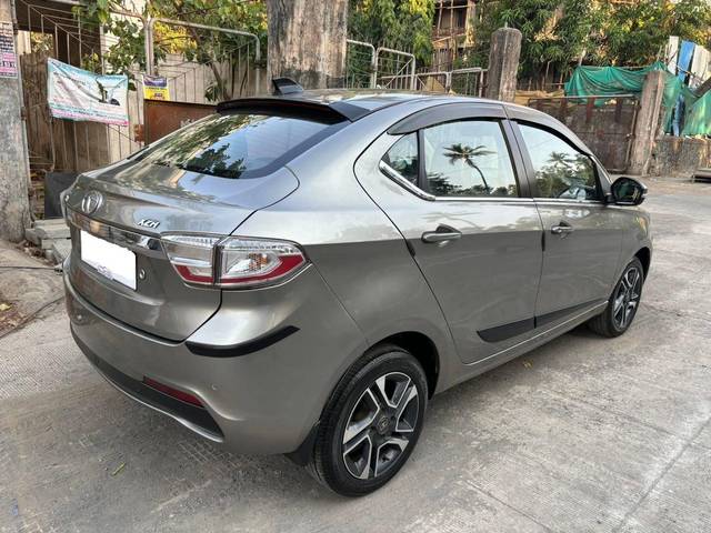 https://images10.gaadi.com/usedcar_image/4141264/original/processed_5b6e9fdf1d50c31447f813a5d0f1ce41.jpg?imwidth=6402