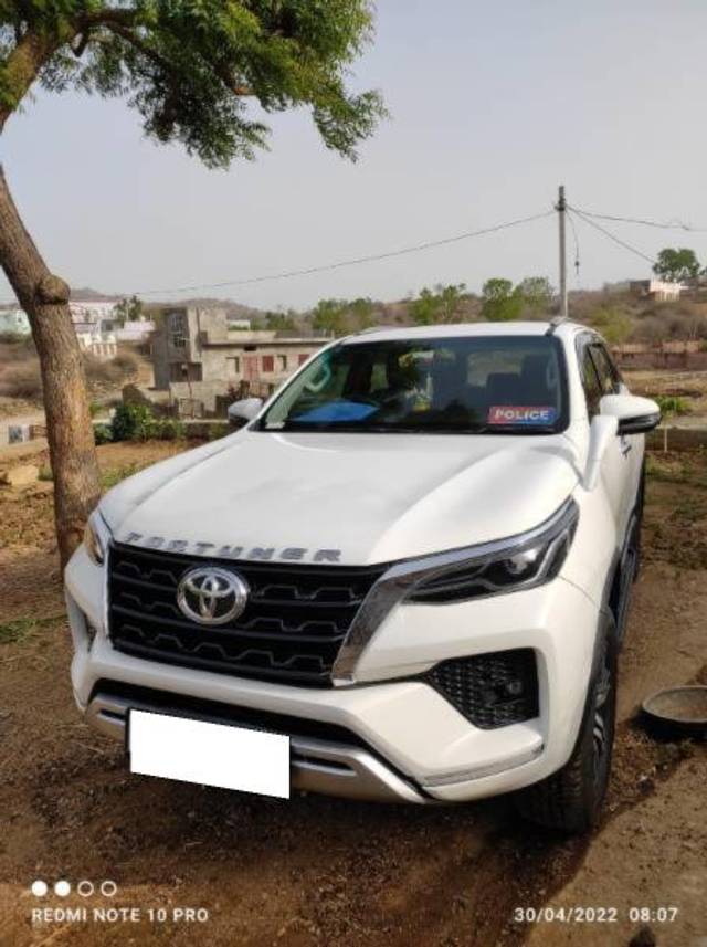 https://images10.gaadi.com/usedcar_image/4141319/original/processed_f1373624-b36c-4007-b639-f535748d476f.jpg?imwidth=6402