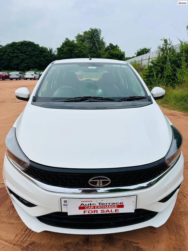 https://images10.gaadi.com/usedcar_image/4141331/original/45b7ab358f007fa93cb50a79912edae3.jpg?imwidth=6400