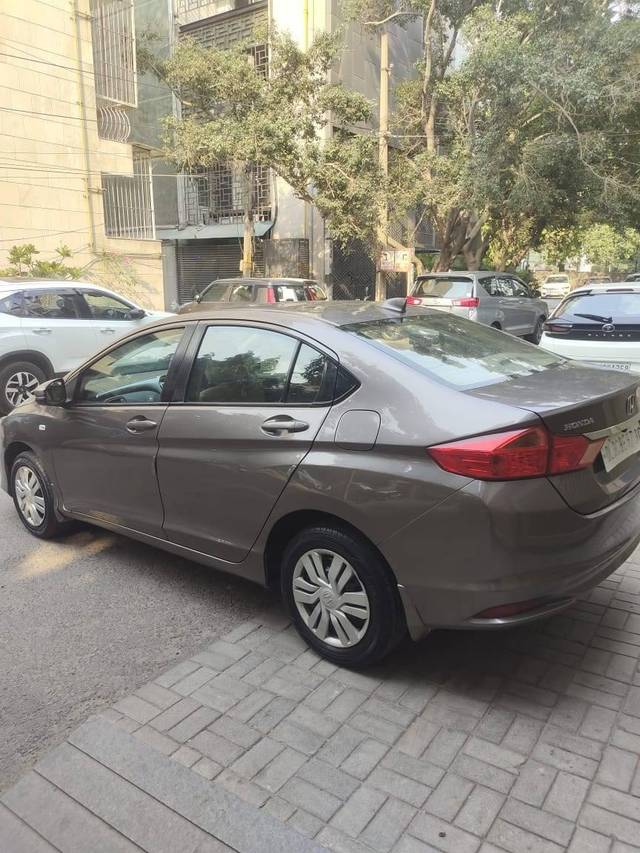 https://images10.gaadi.com/usedcar_image/4141423/original/processed_daf9a694d349c1077d7b1c1244cf62ae.jpg?imwidth=6402