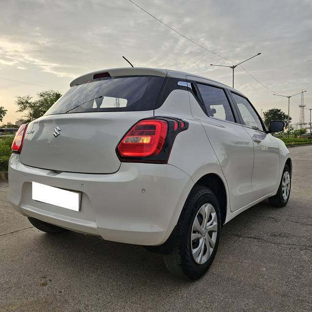 https://images10.gaadi.com/usedcar_image/4141493/original/processed_6b0b32f9dec22ebd65d89f2a8cd545b8.jpg?imwidth=6402