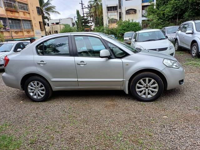 https://images10.gaadi.com/usedcar_image/4141606/original/processed_01ffbee9ab5088eb69913e5c92974654.jpg?imwidth=6401