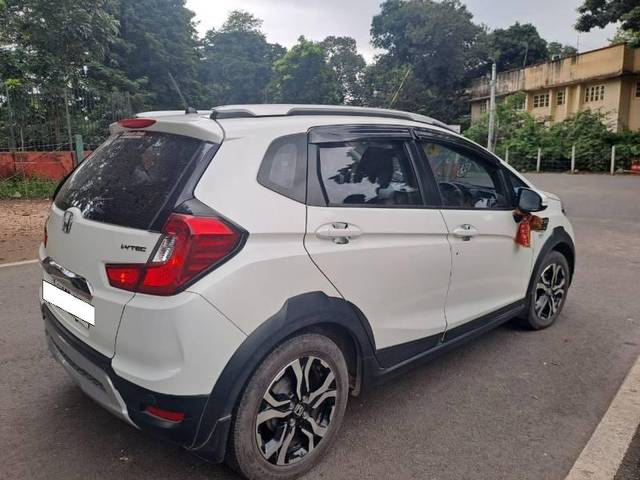 https://images10.gaadi.com/usedcar_image/4141707/original/processed_097f0eea-0302-4615-9071-86d51975d2f6.jpg?imwidth=6401