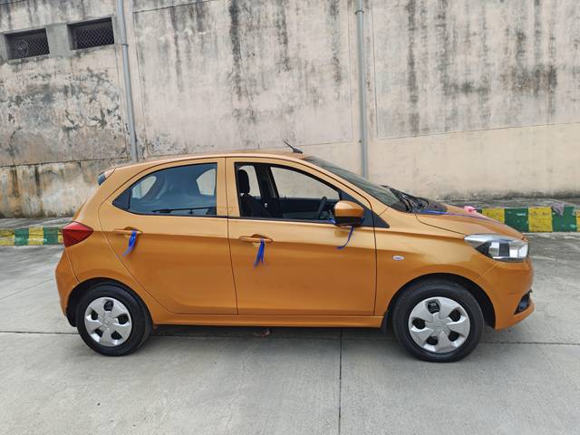 https://images10.gaadi.com/usedcar_image/4142060/original/processed_35bb4108b529e06e736bc9f638dc2997.jpg?imwidth=6401