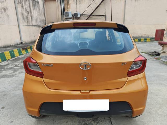 https://images10.gaadi.com/usedcar_image/4142060/original/processed_b43ba62ff15f72c5ed60ca208d03570e.jpg?imwidth=6402