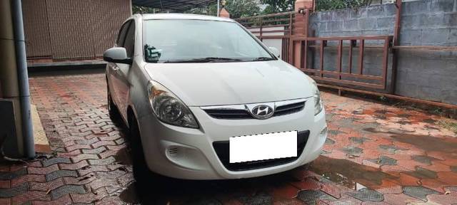 https://images10.gaadi.com/usedcar_image/4142100/original/processed_34203f91-78ff-44aa-acfa-678108915712.jpeg?imwidth=6400