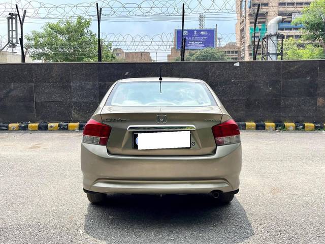 https://images10.gaadi.com/usedcar_image/4142143/original/processed_81a04b4e753465cec9571357020ca8f7.jpg?imwidth=6402