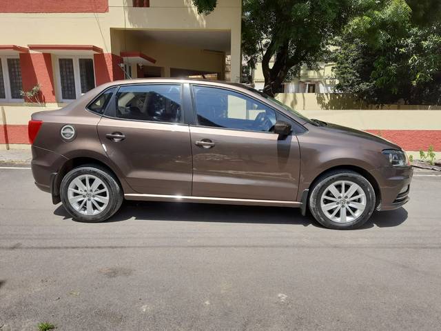 https://images10.gaadi.com/usedcar_image/4142218/original/c8a8a45011484fb4651b31201880aaf9.jpg?imwidth=6401