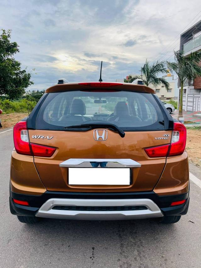 https://images10.gaadi.com/usedcar_image/4142249/original/processed_238c20212fa4971e856c774b3b448164.jpg?imwidth=6402