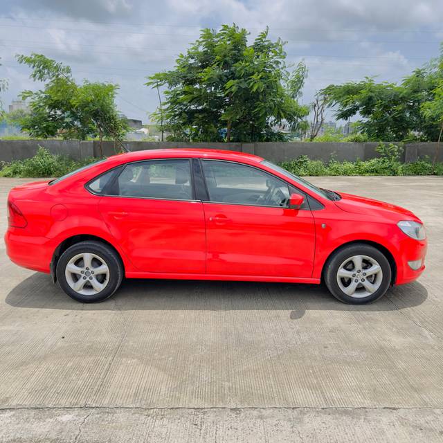 https://images10.gaadi.com/usedcar_image/4142262/original/b24626ec0e13b4dfac7cb152348e38fa.jpg?imwidth=6401