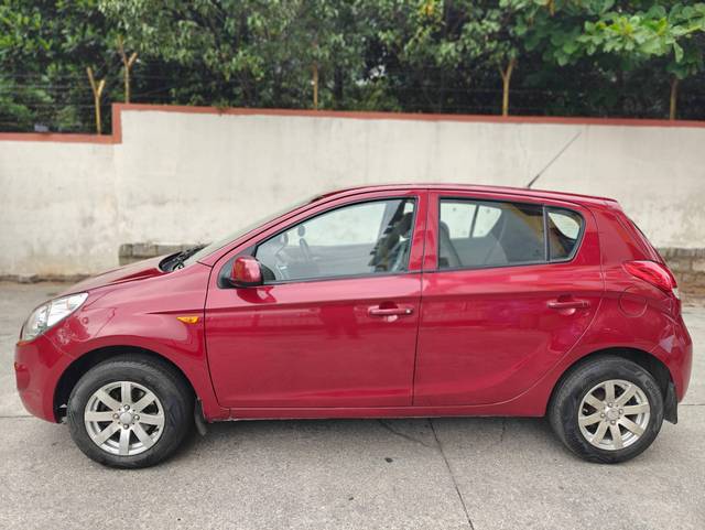 https://images10.gaadi.com/usedcar_image/4142305/original/processed_02910ffe2231ece65c2a00749b0f8635.jpg?imwidth=6402