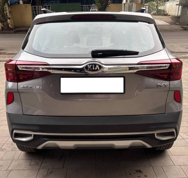 https://images10.gaadi.com/usedcar_image/4142323/original/processed_00e21444bb0a71e63d5c1276f79ae3c8.jpg?imwidth=6401