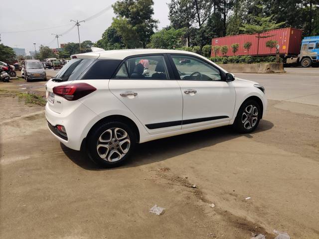 https://images10.gaadi.com/usedcar_image/4142466/original/processed_2546a38e5418f54ffb5e1b6566305cb4.jpg?imwidth=6401