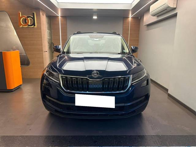 https://images10.gaadi.com/usedcar_image/4142471/original/processed_3ed1e378626e0feaed6942a309919488.jpeg?imwidth=6400