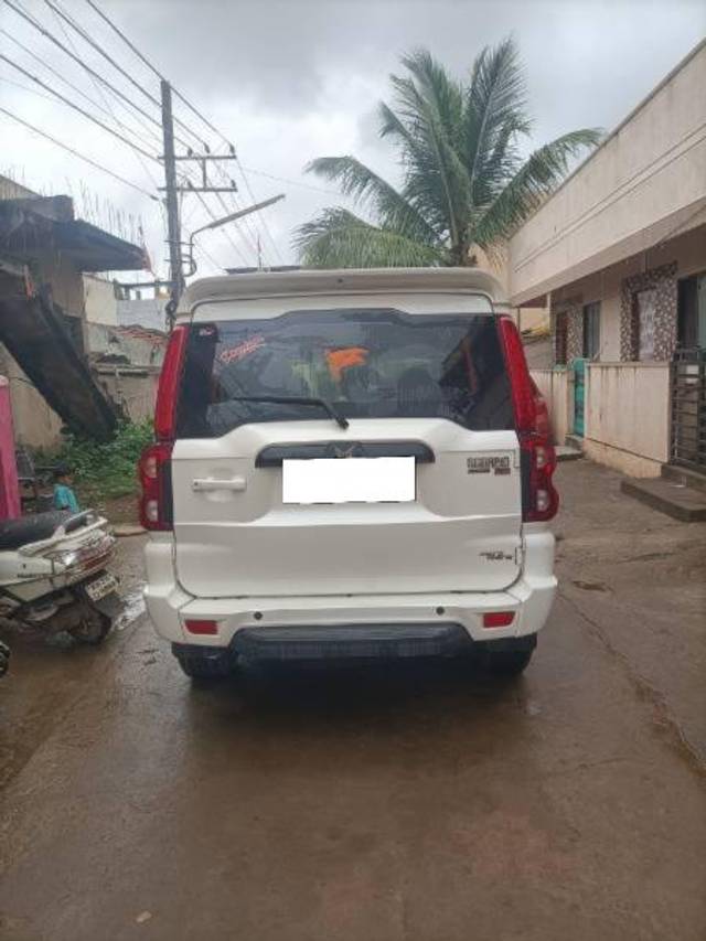 https://images10.gaadi.com/usedcar_image/4142519/original/processed_9be97cda-b9da-41a5-b777-4d1ea19793db.jpg?imwidth=6401