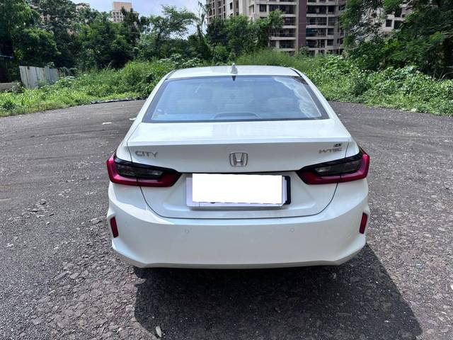 https://images10.gaadi.com/usedcar_image/4142625/original/processed_bb60db8188ec14f95af27bf0a5dba520.jpg?imwidth=6402