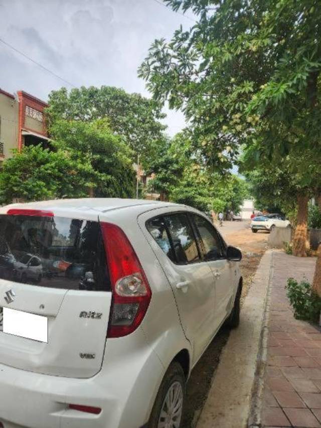 https://images10.gaadi.com/usedcar_image/4142698/original/processed_394e9d5a-89fc-4cfe-88a8-0060105588ee.jpg?imwidth=6401