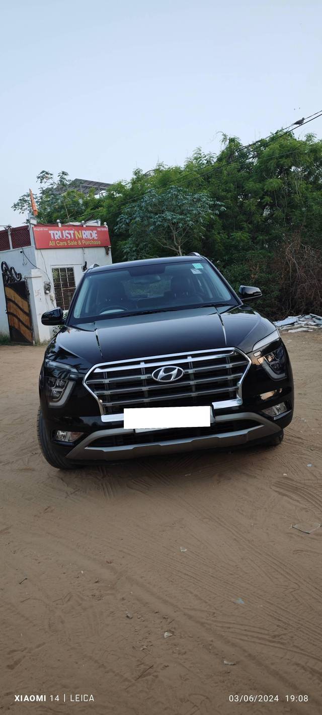 https://images10.gaadi.com/usedcar_image/4142750/original/processed_94719cb3a41155a057c6efd5e0e5e589.jpg?imwidth=6400