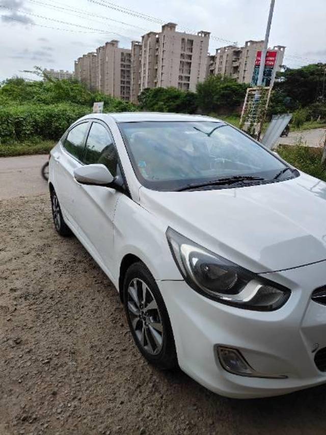 https://images10.gaadi.com/usedcar_image/4142831/original/processed_54f1a1a3-15a1-4add-bb13-c89ef05da2e0.jpg?imwidth=6400