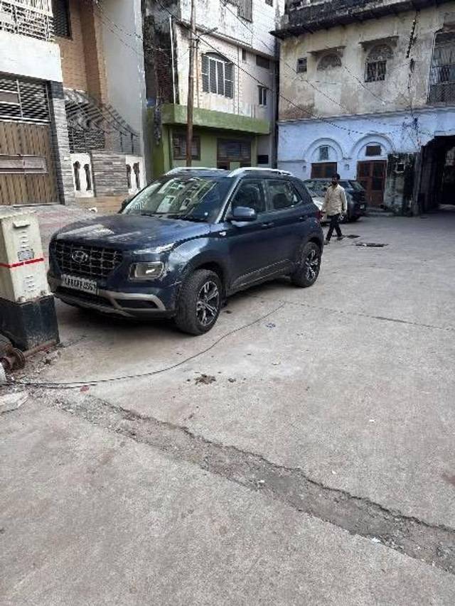 https://images10.gaadi.com/usedcar_image/4142892/original/processed_b2560870-2525-4bbe-811c-8355e5362045.jpg?imwidth=6400