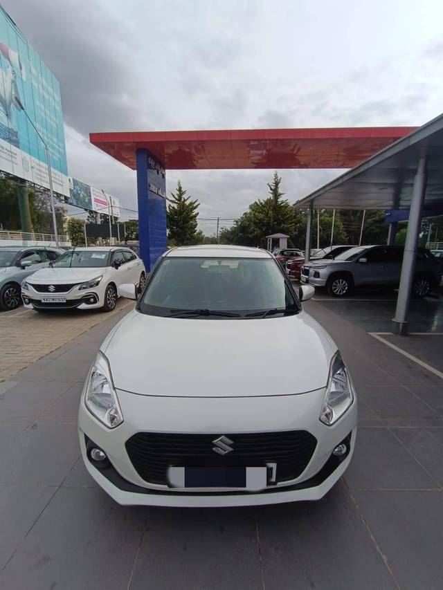 https://images10.gaadi.com/usedcar_image/4142964/original/processed_e0a7f4a9c665dce48d06f9f1628b6a12.jpg?imwidth=6402