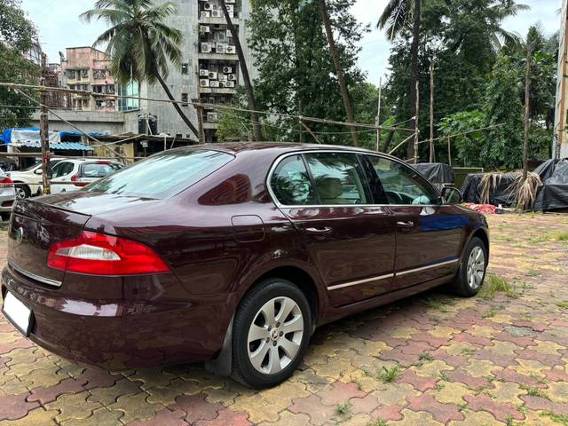 https://images10.gaadi.com/usedcar_image/4142972/original/c6b01c42dfd55a6d63111318ec447343.jpg?imwidth=6402