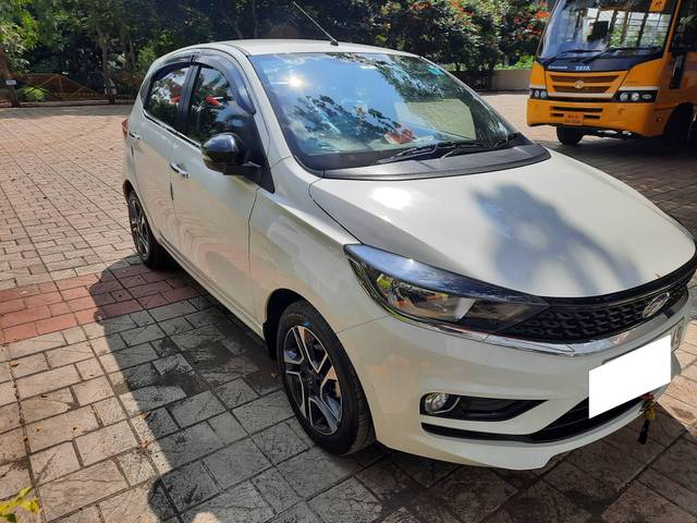 https://images10.gaadi.com/usedcar_image/4142986/original/processed_e8364e85-fcab-4255-be75-9a5d8c40b69c.jpg?imwidth=6400